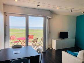 Studio panoramique vue pleine mer, golf et piscine